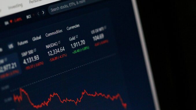 Tech Stock Volatility: Essential Strategies investment strategy visualization